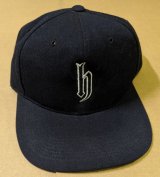 画像: DJ HONDA HAT 黒 白の縁どりロゴ 帽子 CAP (刺繡あり) Y1 　後程済 YN