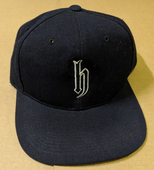 画像1: DJ HONDA HAT 黒 白の縁どりロゴ 帽子 CAP (刺繡あり) Y1 　後程済 YN
